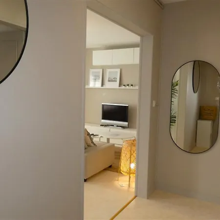 Appartement Moderne 2 Ch. - Proche - Box Wifi - Confort - Fr-1-323-280