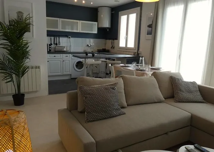 Superbe Moderne Avec Wifi, Proche Et Commerces - Fr-1-323-280 아파트 생장드몽